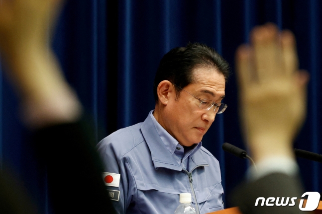 “日本的国内生产总值几乎肯定会跌至世界第四位,被德国超越。”