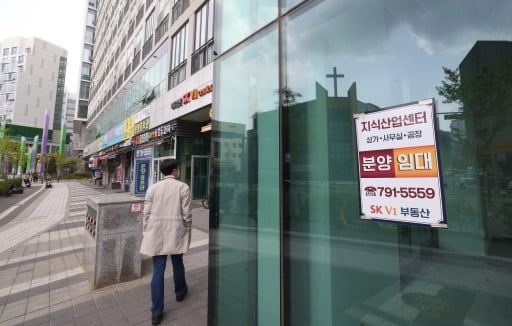 "还以为是地板呢，结果掉得更远了"…首尔知识产业中心价格持续下跌